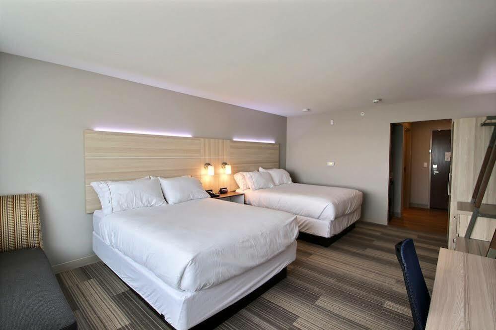 Holiday Inn Express & Suites Fond Du Lac By Ihg Exteriör bild