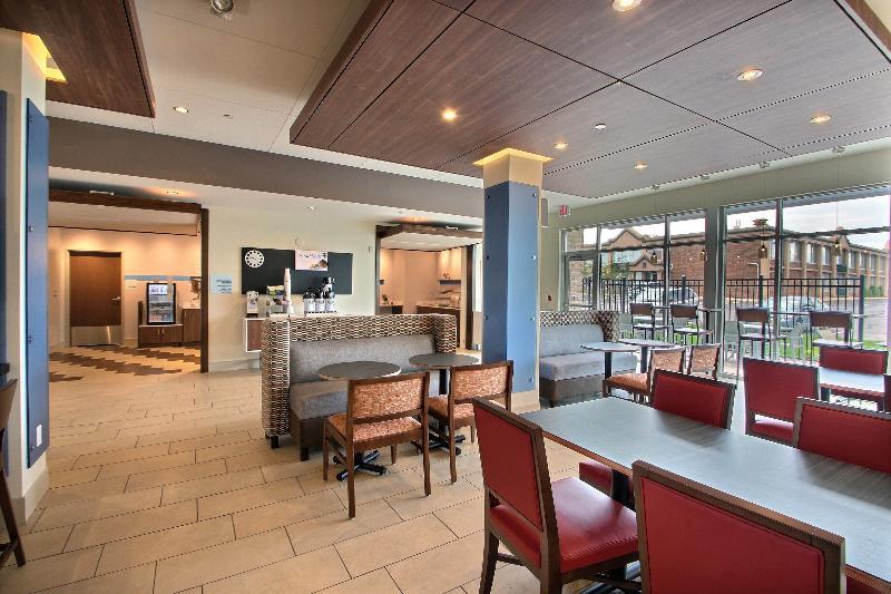 Holiday Inn Express & Suites Fond Du Lac By Ihg Exteriör bild